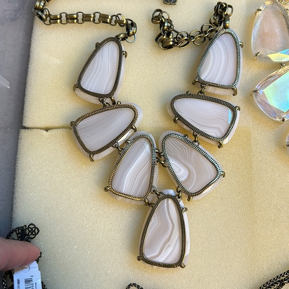 GUC Kendra Scott white banded agate Harlow with antique brass hardware - Picture 4 of 4